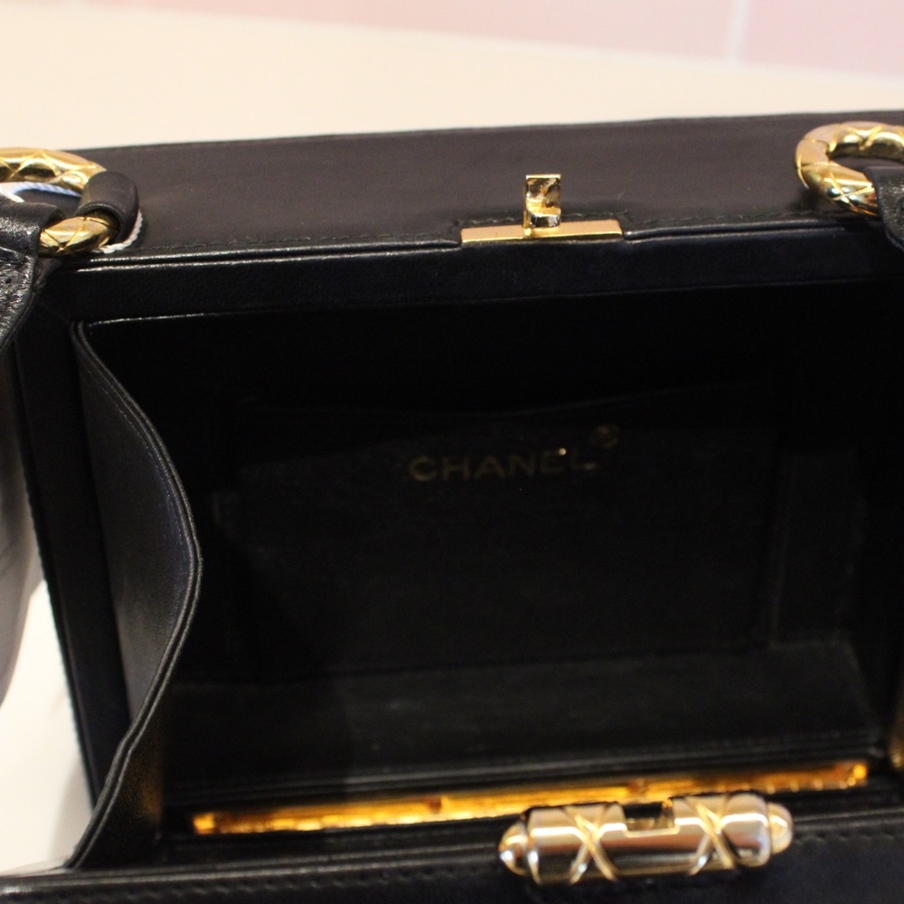 SOLD**Vintage Chanel Bag - Picture 5 of 10